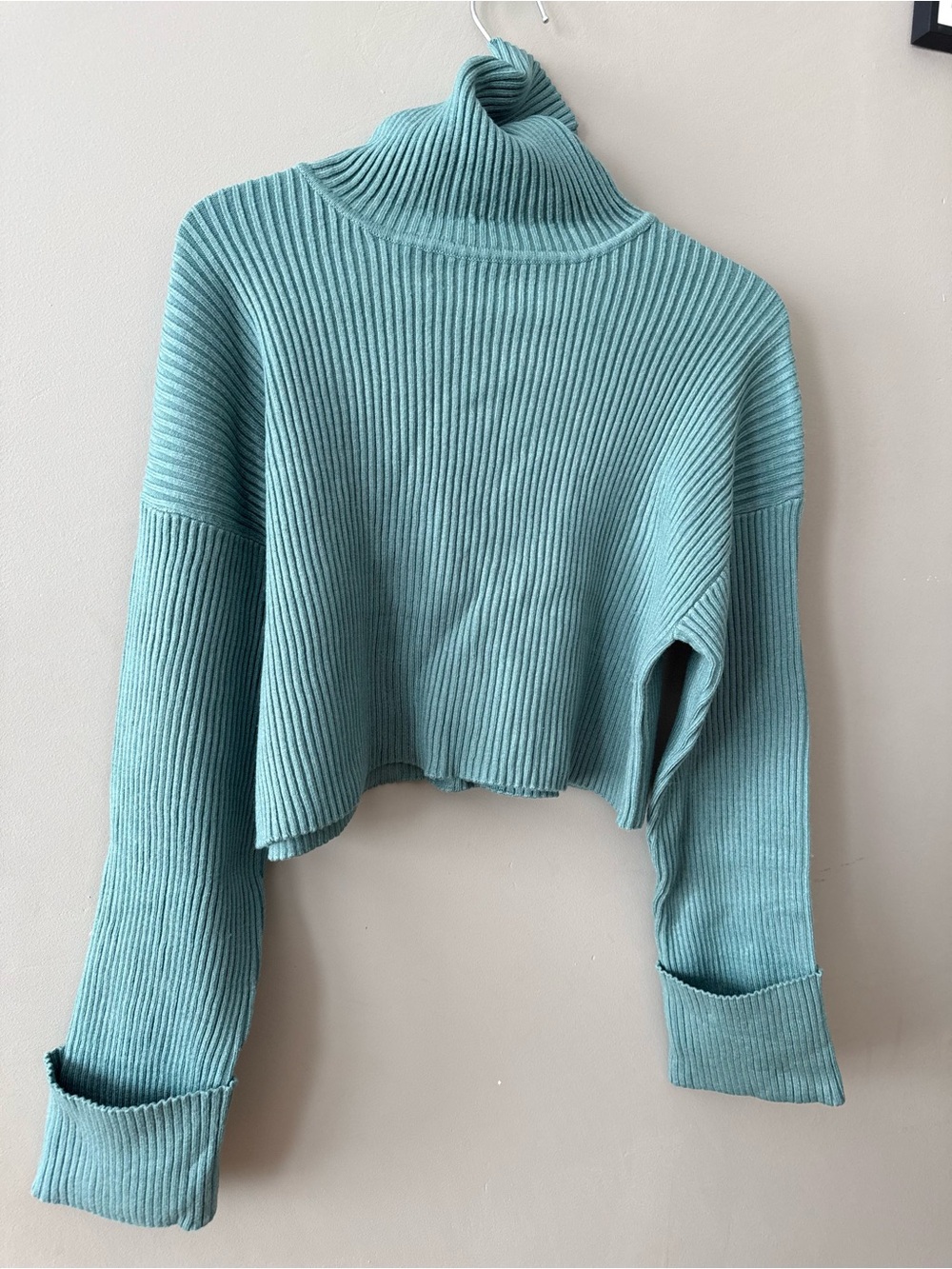 Forever 21 PATRINA Cropped Turtleneck Sweater in Green Size Medium NWT - Picture 4 of 8